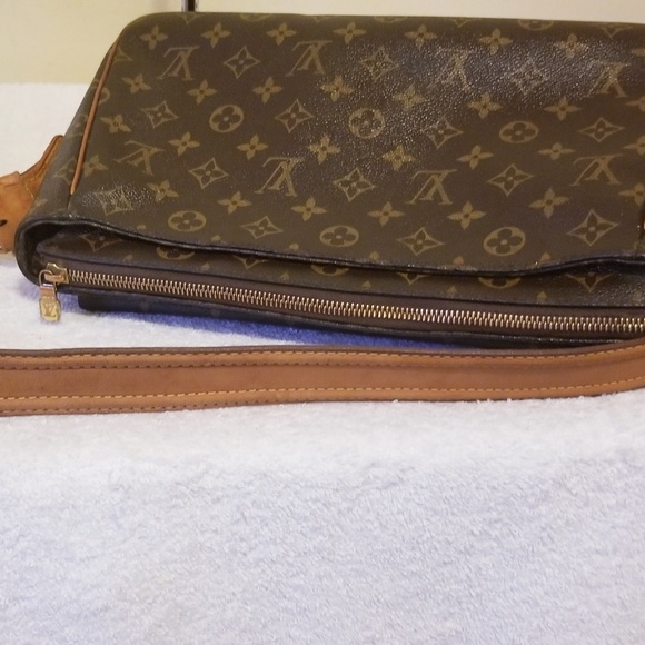 LV viva cite gm authentic - Picture 3 of 8